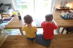Kinderbetreuung und Lockdown: Große Versprechen, aber schwierige Umsetzung. 