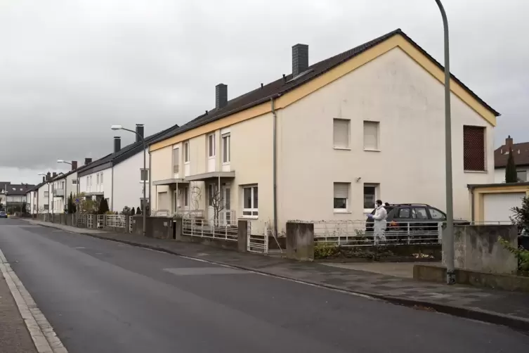 In einem Wohnhaus in dieser Straße in Maudach hat sich die Bluttat ereignet. 