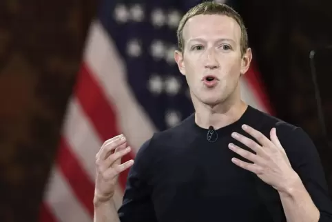 Schiebt den Online-Eskapaden des noch amtierenden Präsidenten einen Riegel vor: Facebook-Chef Mark Zuckerberg.