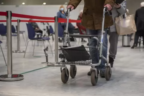 Im Impfzentrum in Wörth stehen fünf Rollstühle zur Verfügung. 