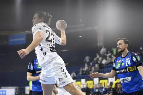 Im Spitzenspiel der Handball-Bundesliga gegen die Rhein-Neckar Löwen, im Bild mit Patrick Groetzki (rechts), trumpfte der THW Ki