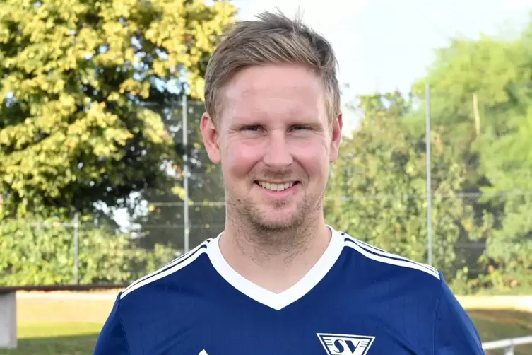 Hat seinen Vertrag verlängert: Sebastian Dumont, Trainer beim SV Weisenheim am Sand. 