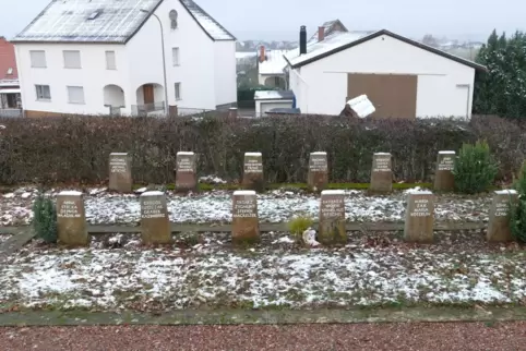 Auf dem Friedhof von Donsieders sind noch rund 20 Gräber polnischer Zwangsarbeiter zu finden. 