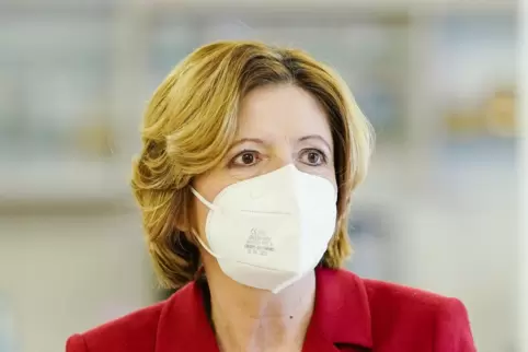 Die rheinland-pfälzische Ministerpräsidentin Malu Dreyer trägt bei einem Termin eine FFP2-Maske. Ob es sichum ein im Land gefert