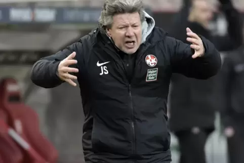 Verärgert über den Rasen: FCK-Cheftrainer Jeff Saibene. 