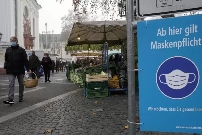 In der Innenstadt müssen weiterhin Schutzmasken getragen werden.