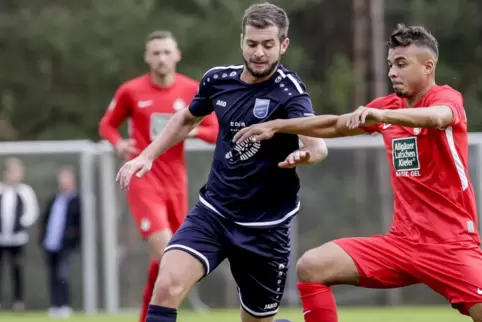 Thorsten Ullemeyer (in Blau) bei einem Spiel in Kaiserslautern. 