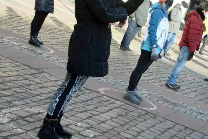 Rund 30 Unternehmer und Einzelhändler kamen auf dem Marktplatz zusammen.