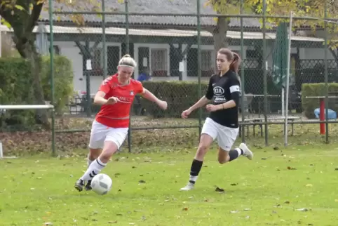 Michelle Dübon (links) in einem Spiel gegen den SC Klinge Seckach. 