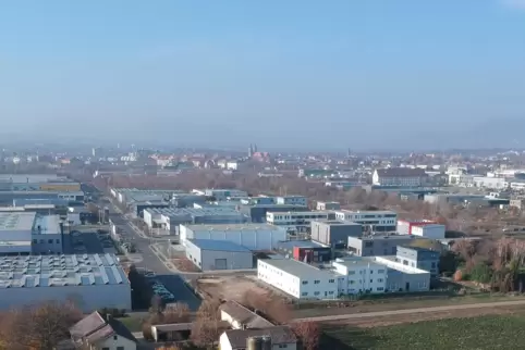 Das Gewerbegebiet D12 wird erweitert. Dafür nimmt die Stadt viel geld in die hand. 
