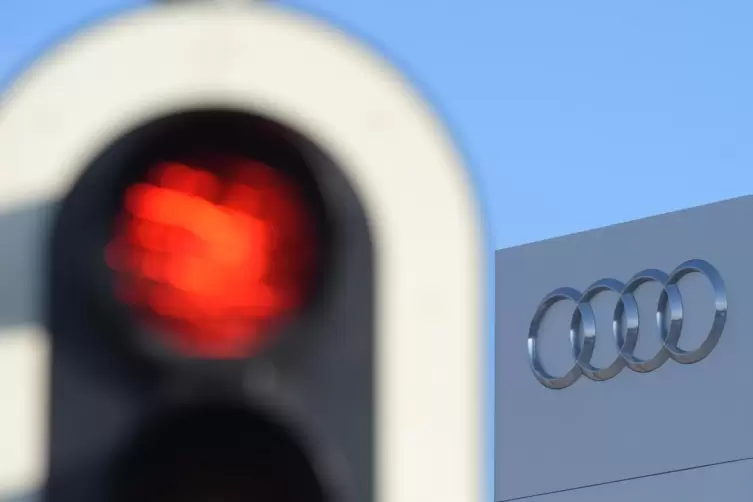 Die Ingolstädter VW-Tochter Audi ist beim Absatz wieder auf der Überholspur. Aber die Dieselabgas-Affäre wirkt beim Renommee noc
