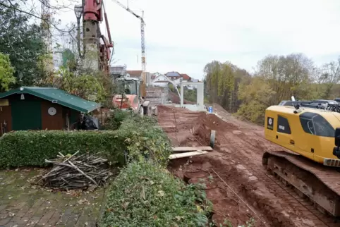 Der Neubau der Firma Sport-Tec nähert sich den Grundstücken der Nachbarn. 