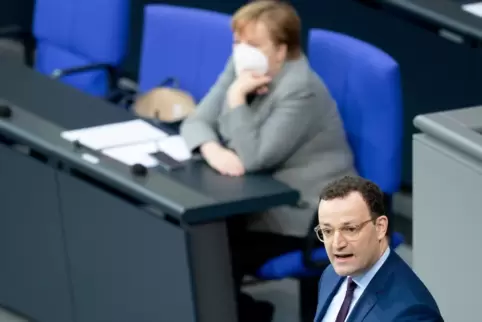 Voraussichtlich im Sommer werde sich in Deutschland jeder impfen lassen können, verspricht Gesundheitsminister Jens Spahn (CDU).