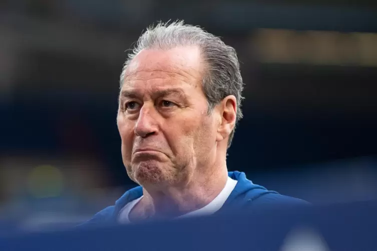 R&uuml;ckkehrer I: Huub Stevens grantelte in dieser Saison noch mal kurz in K&ouml;nigsblau.