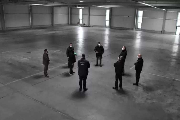 In dieser Halle im Queichheimer Gewerbegebiet soll das neue Impfzentrum entstehen. Der Startschuss ist f&uuml;r Mitte Februar geplant