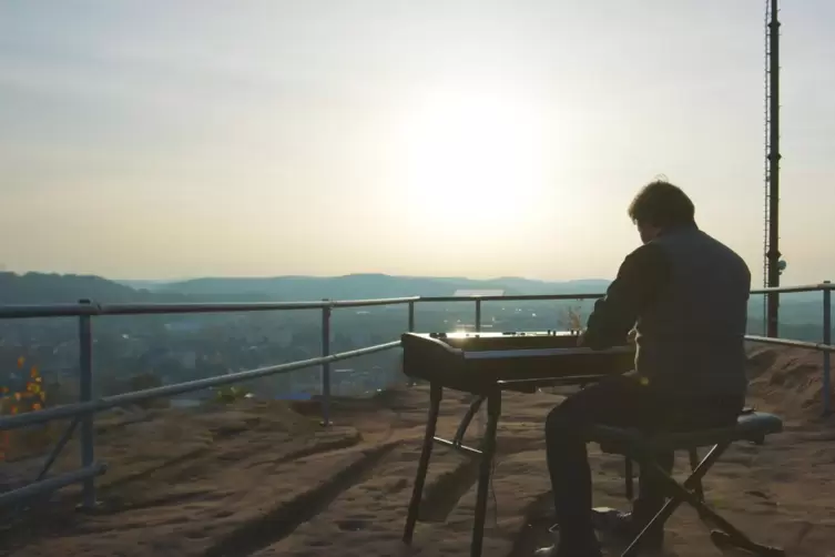 &Uuml;ber den D&auml;chern von Homburg entstand Erlo Wagners Musikvideo.