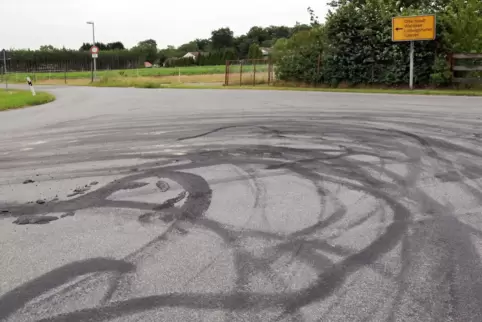 Illegal entstanden: „Donuts“ im Bereich Rinkenbegrerhof.