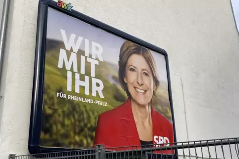 Von der Landes-SPD gemietet: eine Werbefläche mit dem Konterfei von Malu Dreyer im Foltzring. 
