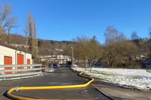 Die Schlauchleitung bleibt bis Montag angeschlossen. 