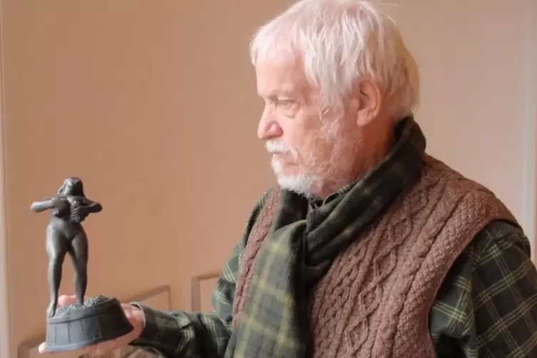 Martin Mayer 2010 mit einer &bdquo;Landavia&ldquo; im Miniformat.