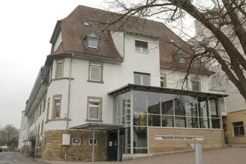 Je 30 Mitarbeiter der Krankenhäuser in Rockenhausen (Foto) und Kirchheimbolanden werden am Freitag und Samstag gegen das Coronav Je 30 Mitarbeiter der Krankenhäuser in Rockenhausen (Foto) und Kirchheimbolanden werden am Freitag und Samstag gegen das Coronav