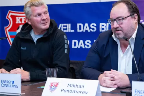 Das war einmal beim KFC Uerdingen: Michail Ponomarew (auf dem Schild: die internationale Transkription des Namens) am 10. Oktobe