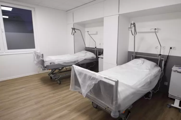 Noch jungfr&auml;ulich: eines der gerade eingerichteten Krankenzimmer in der Lutrina-Klinik.