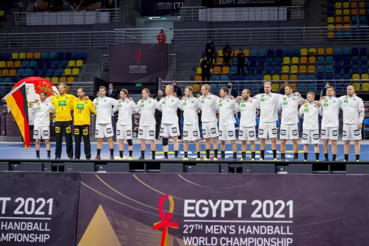 Die deutsche Handball-Nationalmannschaft startete mit einem Kantersieg in die Weltmeisterschaft in Ägypten. Gegen Uruguay siegte