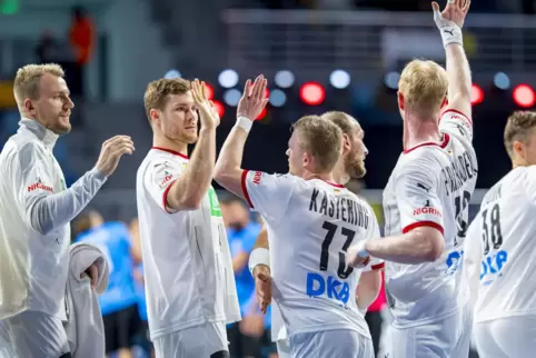 Wer Deutschland auf dem Zettel hat, bleibt im Rennen: Die Jungs bejubeln den Sieg über die Urus.