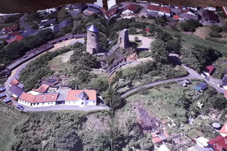 Burg Kirkel &uuml;berragte einen bedeutenden Handelsweg, der seit der R&ouml;merzeit von der Mosel bis zum Oberrhein f&uuml;hrte.