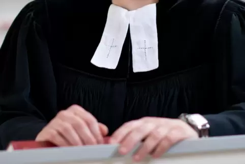 In der evangelischen Kirche ist es schon lange eine Selbstverständlichkeit. Doch viele Katholiken wollen bis heute nicht, dass F
