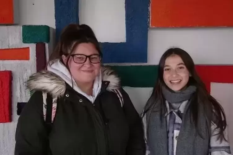 Die Sch&uuml;lersprecherinnen Annika Theis und Berna Kobak.