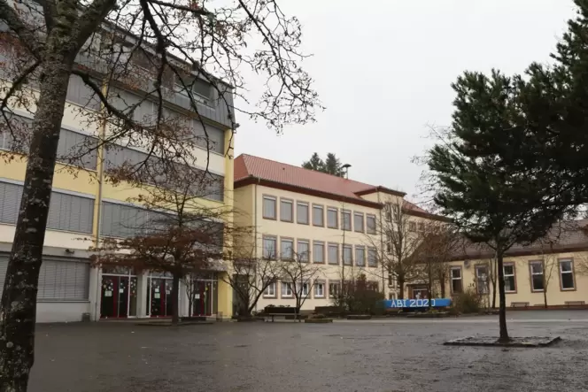 Das Wilhelm-Erb-Gymnasium in Winnweiler. Das Wilhelm-Erb-Gymnasium in Winnweiler.