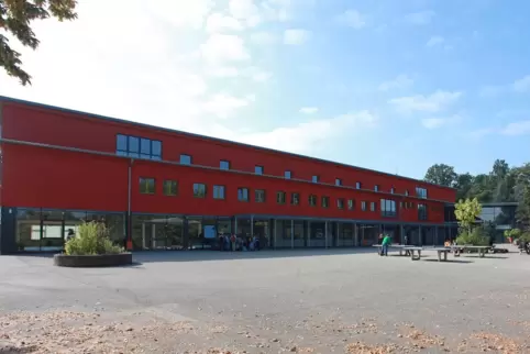 Auch das Gymnasium im Alfred-Grosser-Schulzentrum in Bad Bergzabern soll in den nächsten Wochen an das neue Glasfasernetz angesc