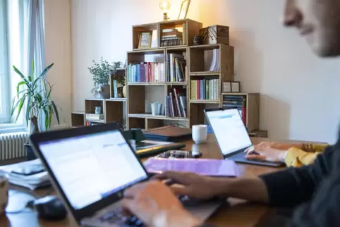 Auch Verwaltungen stellen zum Teil auf Homeoffice um, wenn auch mit unterschiedlichem Tempo. 