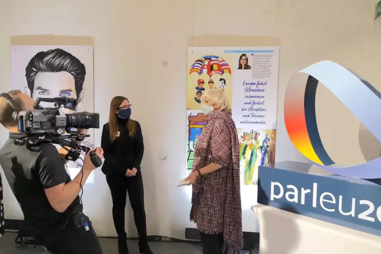 Gr&uuml;nen-Politikerin Claudia Roth nahm sich in Berlin Zeit f&uuml;r die Sch&uuml;ler. 