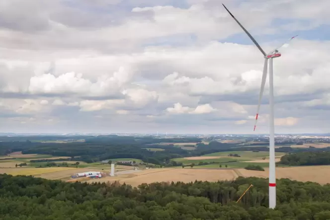 Bei Kröppen sind im vergangenen Jahr Anlagen mit einer Höhe von 241 Metern ans Netz gegangen. Bei Kröppen sind im vergangenen Jahr Anlagen mit einer Höhe von 241 Metern ans Netz gegangen.