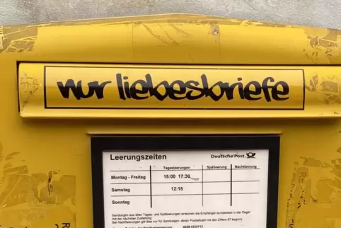 Klare Aufforderung: Nur Liebesbriefe in diesen Briefkasten in der Maximilianstraße!