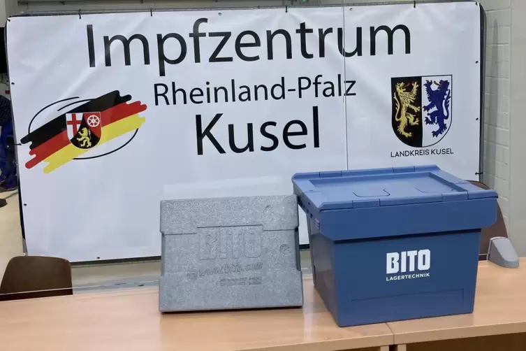 Engpass im Impfzentrum Kusel: Die Bittmann-Stiftung half kurzfristig mit zwei Thermo-Boxen für Impfstoff aus. 