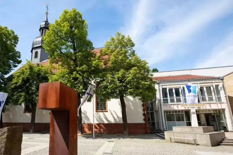 Mitten in der Lauterer Altstadt: das Gemeindehaus Alte Eintracht und die protestanische Unionskirche.