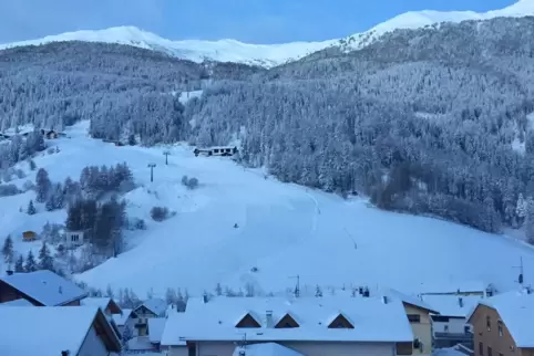 Die allmorgendliche Aussicht beim Frühstück: auf den „Hausberg“ der Helmholtz-Schüler, die Haideralm in St. Valentin.