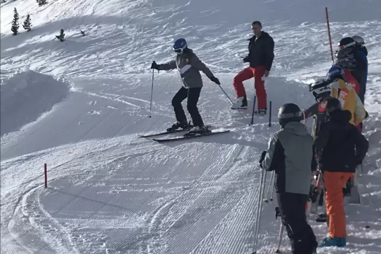 Der Start: Traditionell fahren die HHG-Sch&uuml;ler am letzten Skitag das Abschlussrennen.