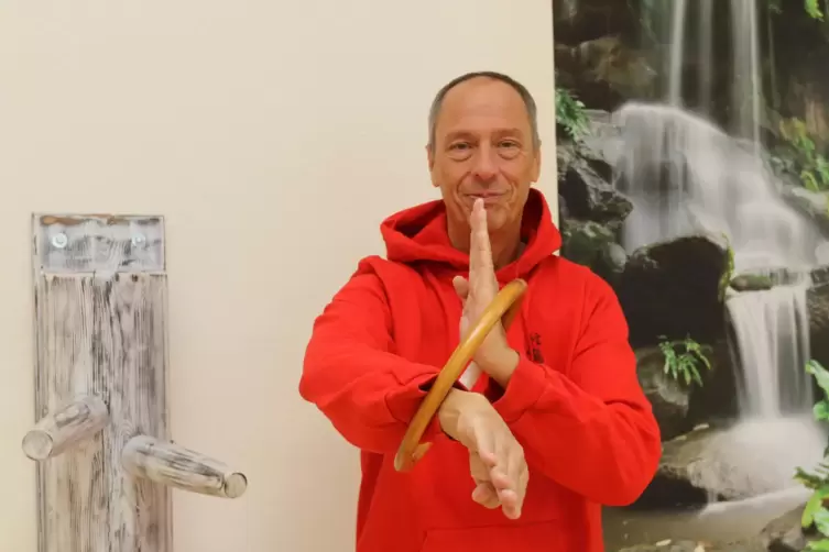 Snake Crane Wing Chun lasse sich gut allein trainieren, sagt Thomas Klüh, der in Grünstadt eine Kampfkunstschule betreibt und de
