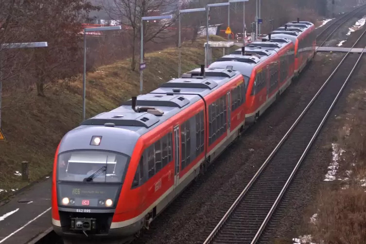 Die Desiro-Triebwagen sind seit Beginn ihres Einsatzes auf der Strecke Neustadt–Karlsruhe durch ihre Störanfälligkeit negativ au