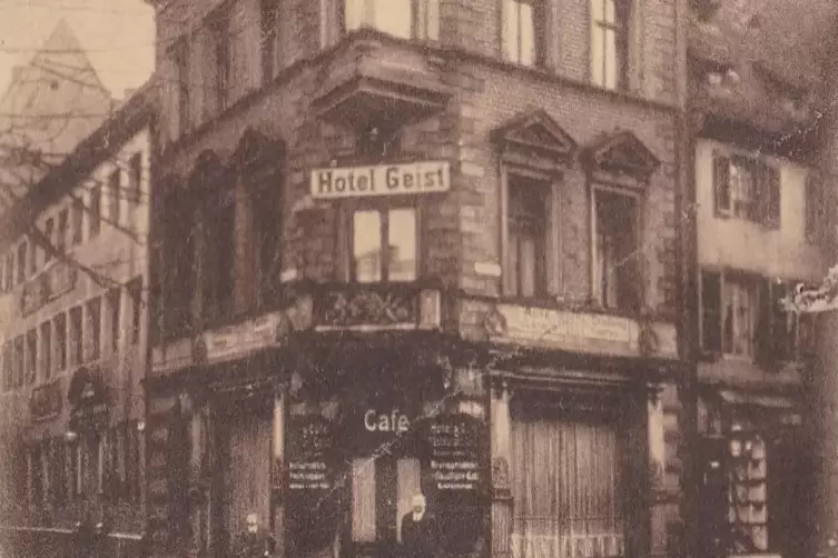 Das einstige Hotel Geist ist heute eher ein Geisterhaus: Es ist innen völlig entkernt, nicht einmal Zwischendecken gibt es noch.