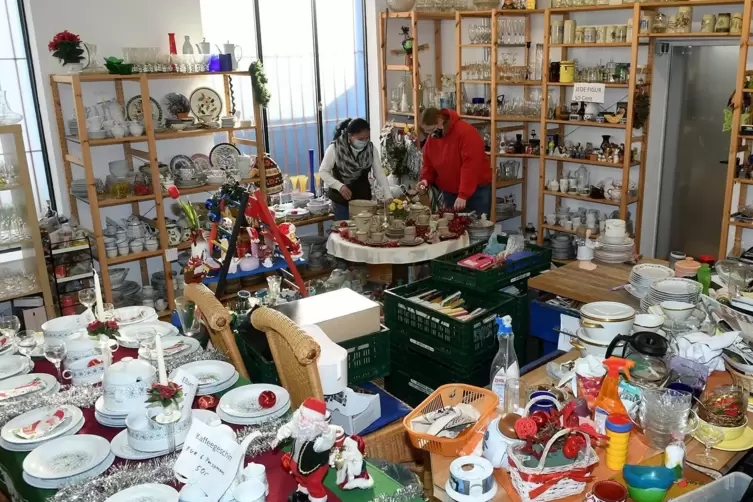 Das Angebot im Sozialen Kaufhaus ist riesig und deckt vom Kindebedarf bis zur Wohnungseinrichtung die wichtigsten Lebensbereiche