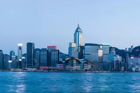 Blick auf den Victoria-Hafen in Hongkong. 