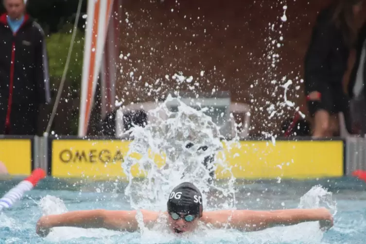 Felix Brade, einer der Top-Schwimmer des SC Delphin, beim Pfingstschwimmfest 2018.