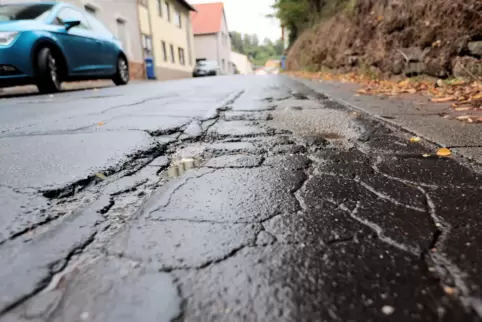 Für den Straßenausbau wie hier in der Dorfstraße, werden in Carlsberg künftig Wiederkehrende Beiträge erhoben.