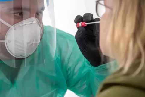 Bei etwa 200 Patienten und mehr als 700 Mitarbeitern des Frankenthaler Krankenhauses sind zu Wochenbeginn Abstriche genommen wor